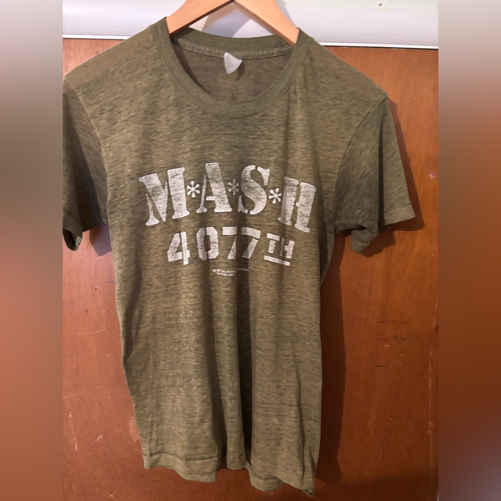 Vintage 1980s men’s MASH tissue tee